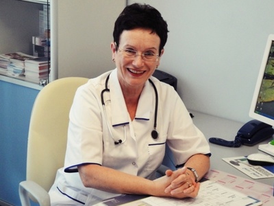 Prof. Anna Boroń-Kaczmarska to znana i ceniona w kraju wybitna specjalistka epidemiologii i chorób zakaźnych oraz pasożytniczych, praktykująca lekarka i nauczyciel akademicki.