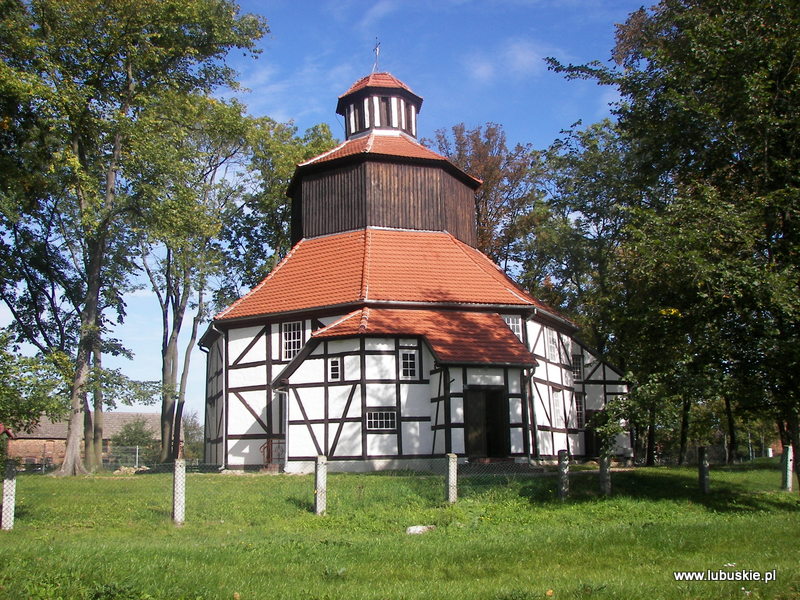 Kościół pw. Świętej Rodziny w Sękowicach.