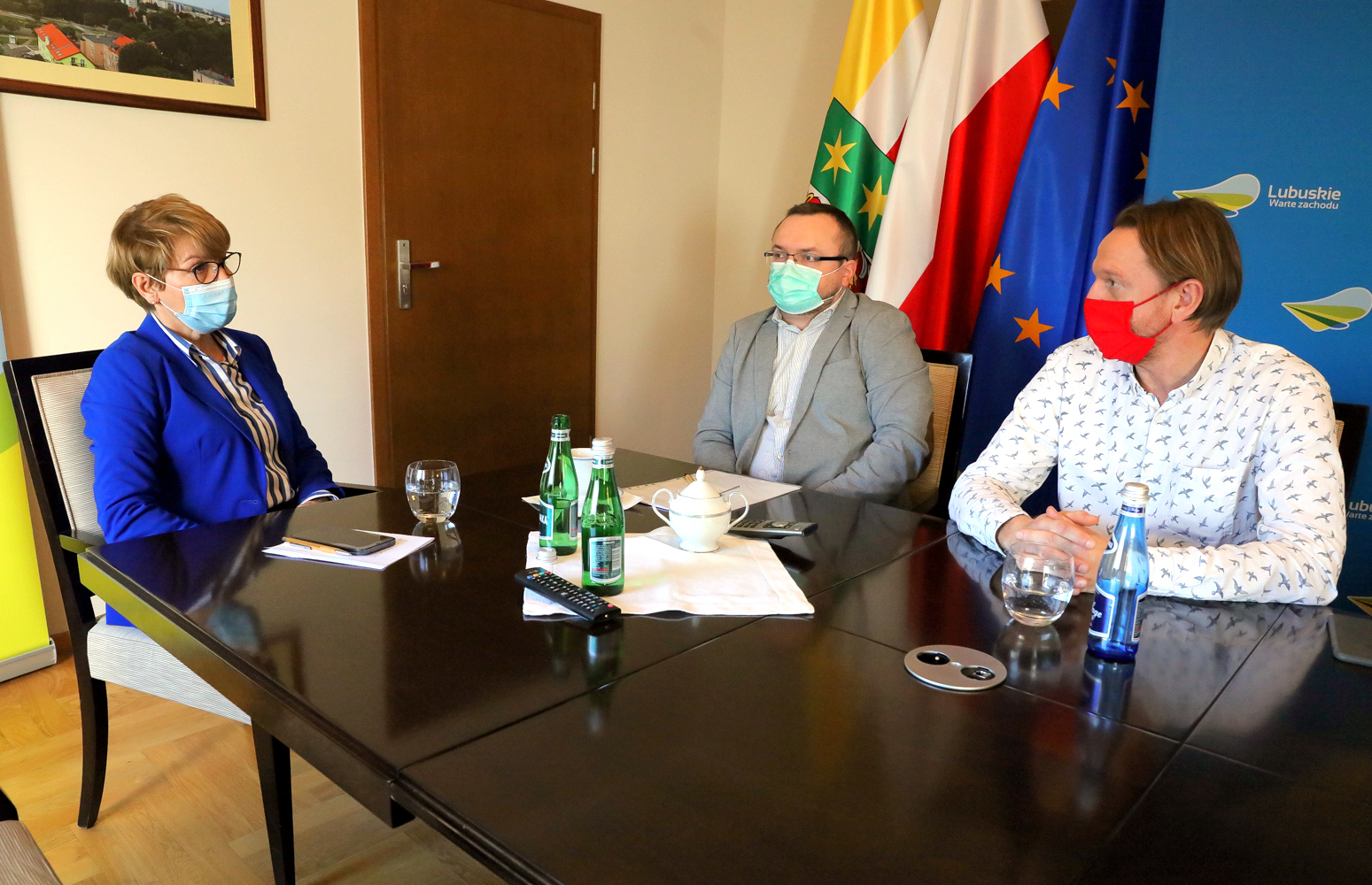 Marszałek Elżbieta Anna Polak podczas spotkania z radnym Pawłem Szymonem Towpikiem i dr. Sławomirem Laberem