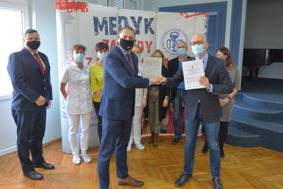 Podpisanie umowy na projekt