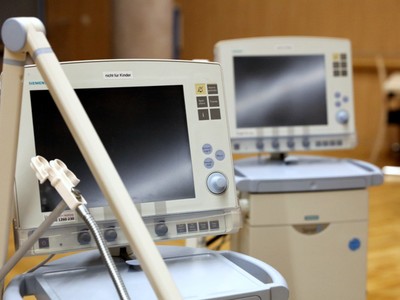 Do Szpitala Uniwersyteckiego w Zielonej Górze trafiły dary z Saksonii i Brandenburgii: 4 kardiomonitory, 2 pompy strzykawkowe oraz 300 pulsoksymetrów.