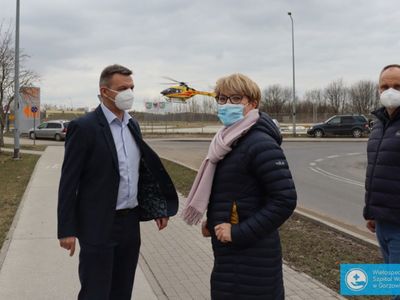 Na zdjęciu od lewej: wiceprezes gorzowskiego szpitala, Robert Surowiec, marszałek Elżbieta Anna Polak oraz prezes gorzowskiego szpitala, Jerzy Ostrouch.