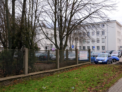 Budynek "U”, w którym mieściły się kliniczne oddziały chorób płuc, chirurgii klatki piersiowej oraz radioterapii, został przeznaczony dla pacjentów zakażonych COVID-19