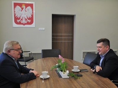 Od lewej: członek zarządu Tadeusz Jędrzejczak, prezydent Jacek Wójcicki.