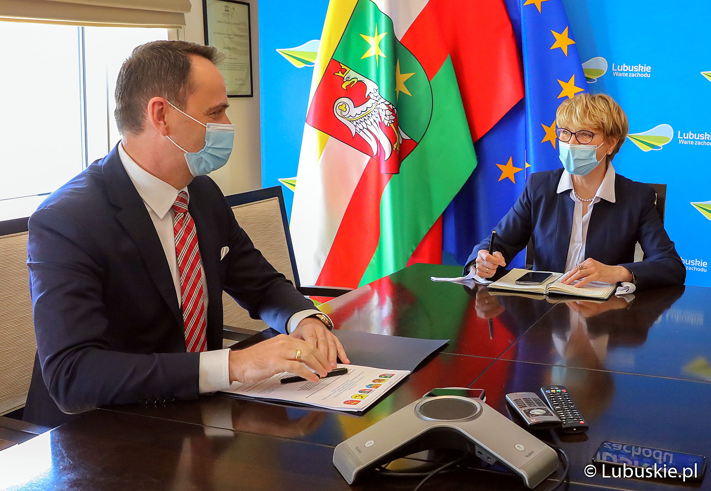 Od lewej: burmistrz Piotr Kuliniak, marszałek Elżbieta Anna Polak