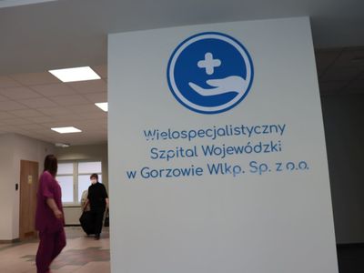 Nowa poczekalnia Izby Przyjęć powstała dzięki zagospodarowaniu parkingu pod wiatą wjazdową dla karetek Szpitalnego Oddziału Ratunkowego.  Fot. Wielospecjalistyczny Szpital Wojewódzki w Gorzowie Wlkp. Fot. Wielospecjalistyczny Szpital Wojewódzki w Gorzowie Wlkp.