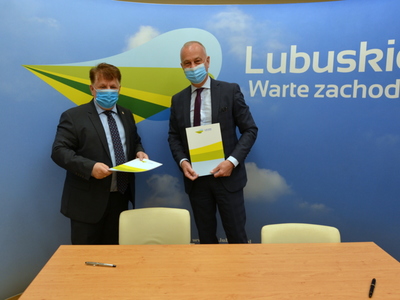 Od lewej: starosta słubicki Leszek Bajon i członek zarządu Marcin Jabłoński.