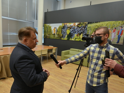 Podpisanie umowy na dofinansowanie hali w Słubicach.