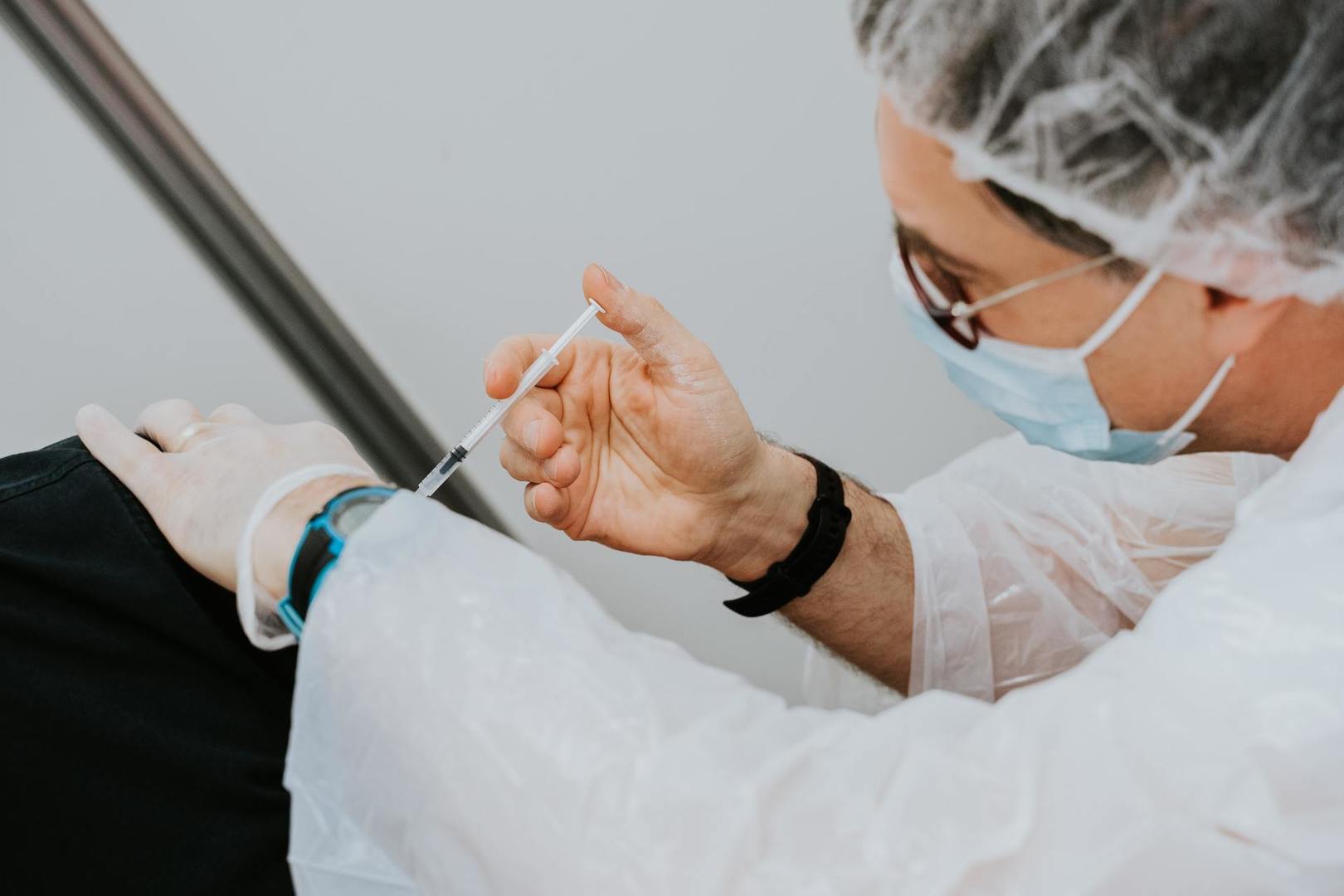 Pracownicy urzędu marszałkowskiego i jednostek mu podległych będą szczepieni preparatem firmy Pfizer. Fot. unsplash