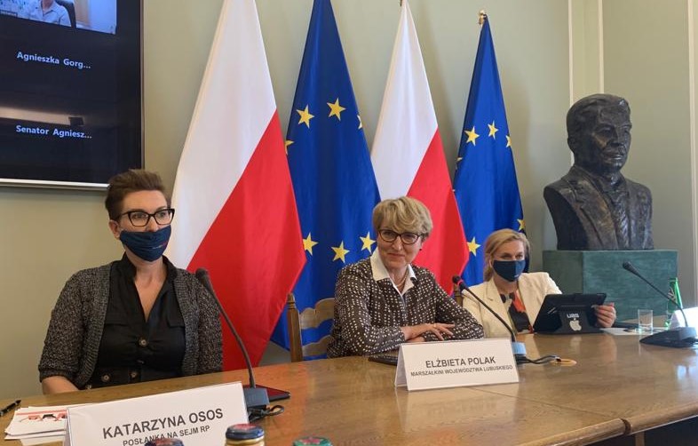W budynku Sejmu RP odbyła się debata „Kobiety w samorządzie”, w której udział wzięły m.in. posłanki: Katarzyna Osos i Zofia Czernow, marszałek Elżbieta Anna Polak, radna wojewódzka Anna Synowiec oraz wicestarosta Powiatu Żagańskiego, Anna Michalczuk.