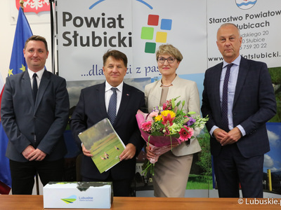 Podpisanie umowy na dotację dla szpitala powiatowego w Słubicach.