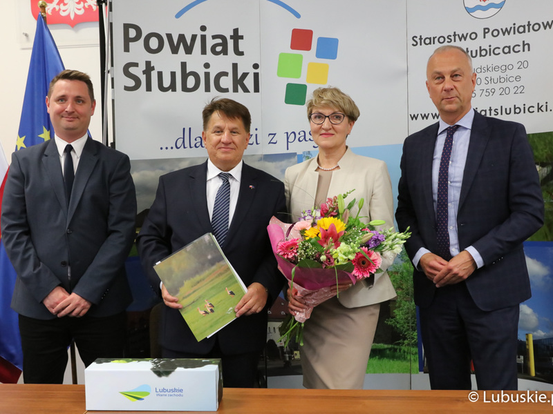 Podpisanie umowy na dotację dla szpitala powiatowego w Słubicach.