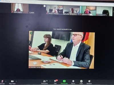 Screen ekranu z widekonferencji. 