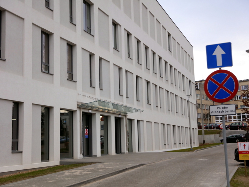 Szpital Tymczasowy mieści się w budynku Centrum Zdrowia Matki i Dziecka.
