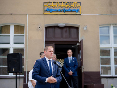 Wicemarszałek Łukasz Porycki podczas otwarcia Centrum Aktywności Społecznej w Strzelcach Krajeńskich