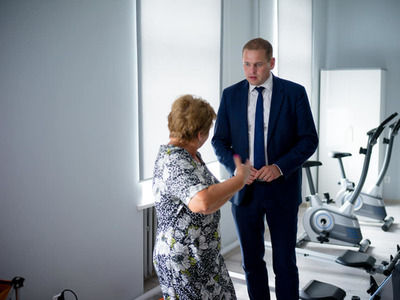 Wicemarszałek Łukasz Porycki podczas otwarcia Centrum Aktywności Społecznej w Strzelcach Krajeńskich