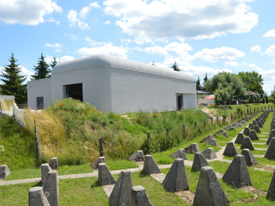 Nowy budynek o kształcie bunkra.