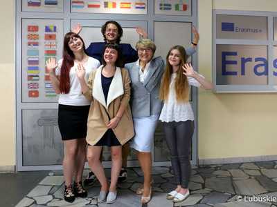 Marszałek Elżbieta Anna Polak spotkała się ze studentami z biura Erasmus+ na Uniwersytecie Zielonogórskim