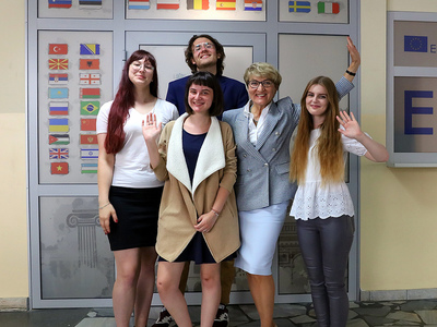 Marszałek Elżbieta Anna Polak spotkała się ze studentami z biura Erasmus+ na Uniwersytecie Zielonogórskim