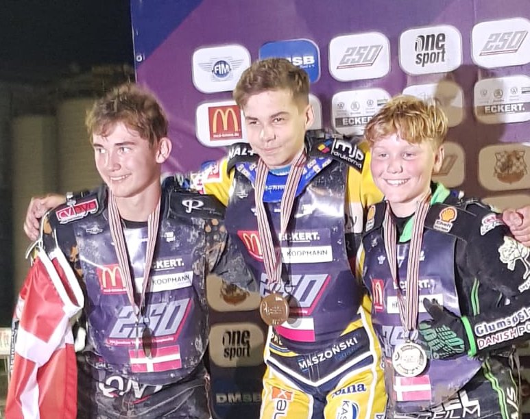 Oskar Paluch (w środku) Indywidualnym Mistrzem Świata motocyklach o pojemności 250 ccm. Obok Duńczycy: Nicklas Aagard oraz Villads Nagel.
 Fot. Stal Gorzów
