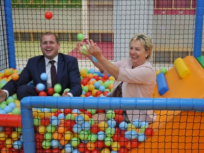 Wicemarszałek Łukasz Porycki oraz Anna Mołodciak - Wójt Gminy Kłodawa