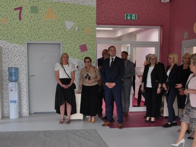 Zaproszeni goście na otwarciu przedszkola w Kłodawie