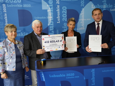 Uroczyste podpisanie umów - Mali odkrywcy