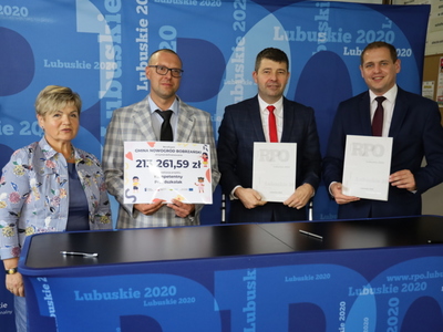 Uroczyste podpisanie umów - Gmina Nowogród Bobrz.