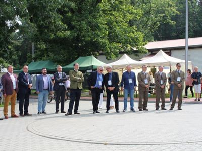 Goście podczas Święta Lasu i Ochrony Klimatu w Żarach