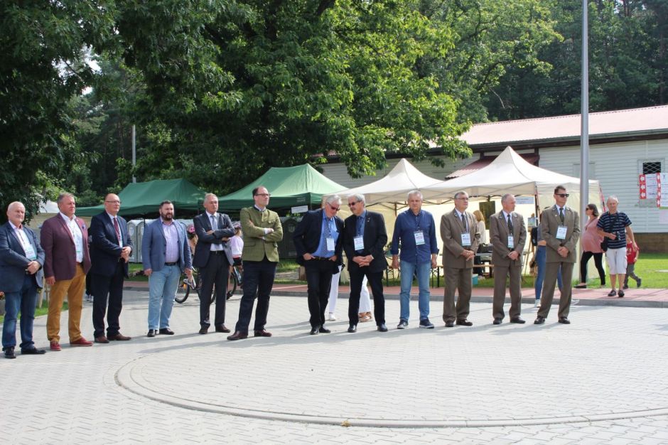 Goście podczas Święta Lasu i Ochrony Klimatu w Żarach