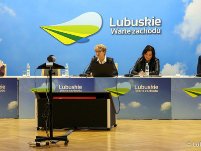 Marszałek Elżbieta Anna Polak podczas forum