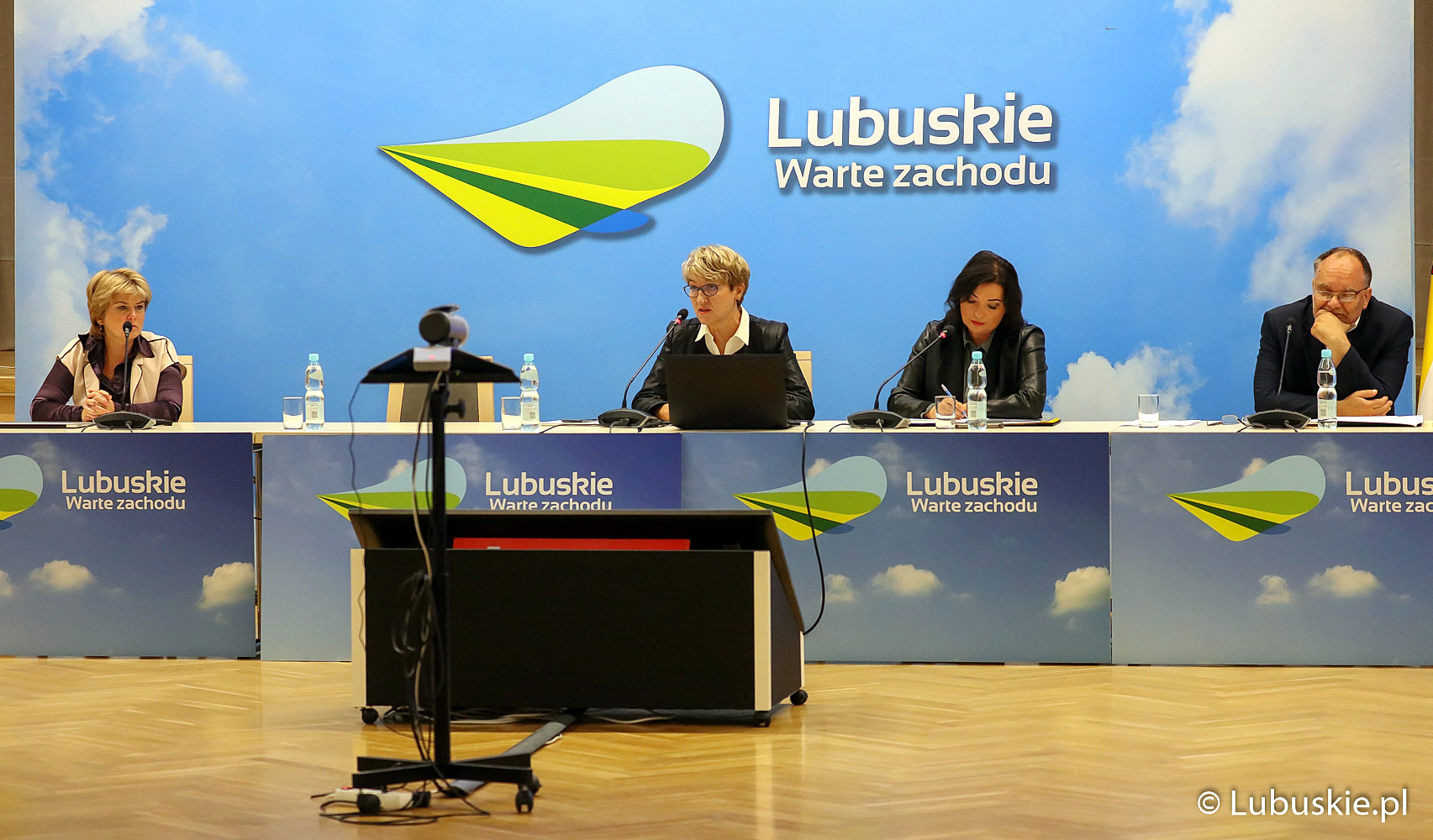 Marszałek Elżbieta Anna Polak podczas forum
