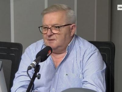 Na zdjęciu członek zarządu Tadeusz Jędrzejczak w studiu Radia Zachód.