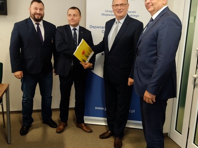 Podpisanie umów na drogi z dofinansowaniem z PROW.