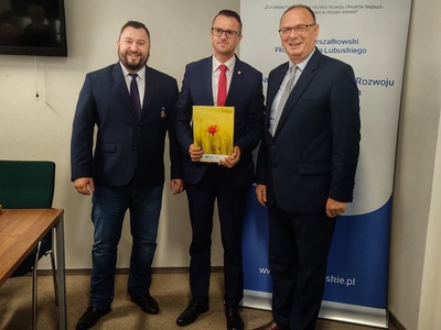 Podpisanie umów na drogi z dofinansowaniem z PROW.