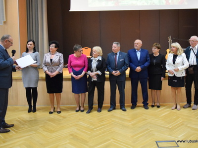 Wicemarszałek Stanisław Tomczyszyn wręczył akty powołania członkom Lubuskiej Społecznej Rady Seniorów II kadencj