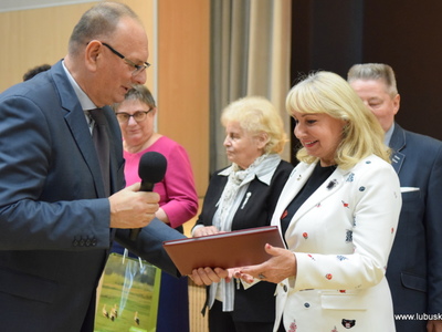 Wicemarszałek Stanisław Tomczyszyn wręczył akty powołania członkom Lubuskiej Społecznej Rady Seniorów II kadencj