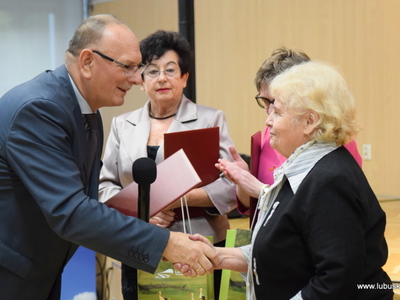 Wicemarszałek Stanisław Tomczyszyn wręczył akty powołania członkom Lubuskiej Społecznej Rady Seniorów II kadencj
