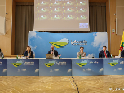 W środę (13 października br.) w Urzędzie Marszałkowskim w Zielonej Górze odbyło się XVI posiedzenie Komitetu Monitorującego RPO - Lubuskie 2020. Obradom przewodniczył członek zarządu Marcin Jabłoński.

