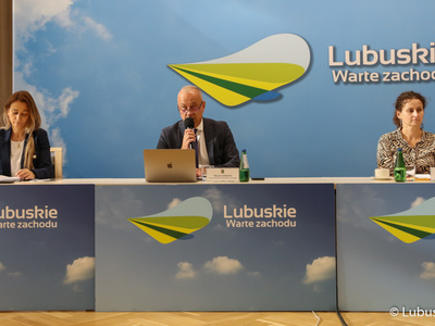 W środę (13 października br.) w Urzędzie Marszałkowskim w Zielonej Górze odbyło się XVI posiedzenie Komitetu Monitorującego RPO - Lubuskie 2020. Obradom przewodniczył członek zarządu Marcin Jabłoński.

