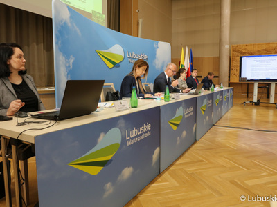 W środę (13 października br.) w Urzędzie Marszałkowskim w Zielonej Górze odbyło się XVI posiedzenie Komitetu Monitorującego RPO - Lubuskie 2020. Obradom przewodniczył członek zarządu Marcin Jabłoński.