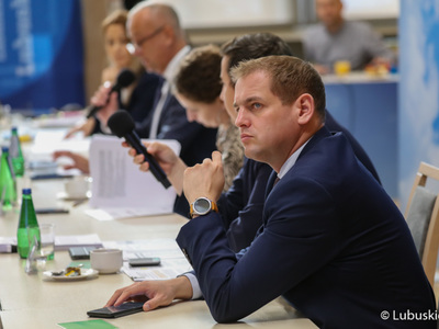 W środę (13 października br.) w Urzędzie Marszałkowskim w Zielonej Górze odbyło się XVI posiedzenie Komitetu Monitorującego RPO - Lubuskie 2020. Na zdjęciu wicemarszałek Łukasz Porycki.

