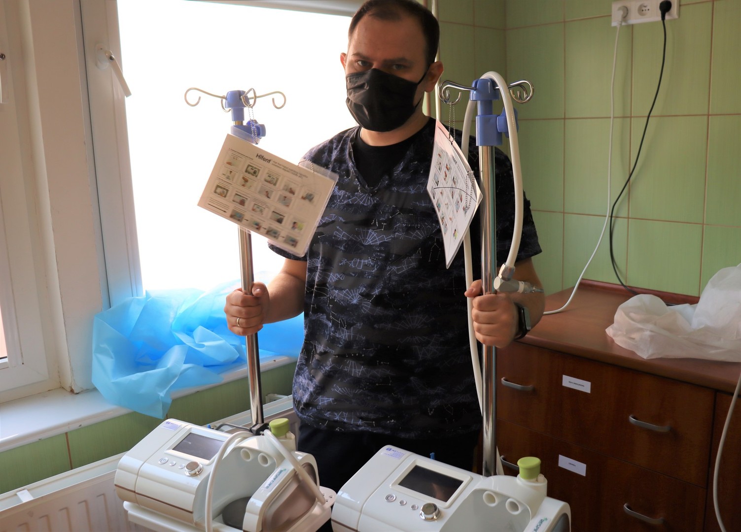 - Takie niepokojące zjawisko na naszym oddziale obserwujemy od kilku dni – mówi lek. Tomasz Szatkowski, pediatra, kierownik oddziału dziecięcego w gorzowskim szpitalu. - Dzieci zakażone wirusem RSV zajmują już większość łóżek na naszym oddziale. 