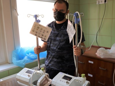 - Takie niepokojące zjawisko na naszym oddziale obserwujemy od kilku dni – mówi lek. Tomasz Szatkowski, pediatra, kierownik oddziału dziecięcego w gorzowskim szpitalu. - Dzieci zakażone wirusem RSV zajmują już większość łóżek na naszym oddziale.