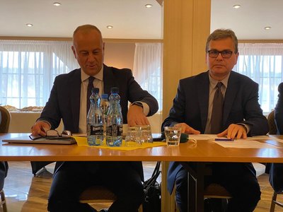W Sulęcinie po raz kolejny spotkali się członkowie działającej przy marszałek lubuskiej Regionalnej Rady ds. Energetyki. Z lewej członek zarządu woj. lubuskiego, Marcin Jabłoński.