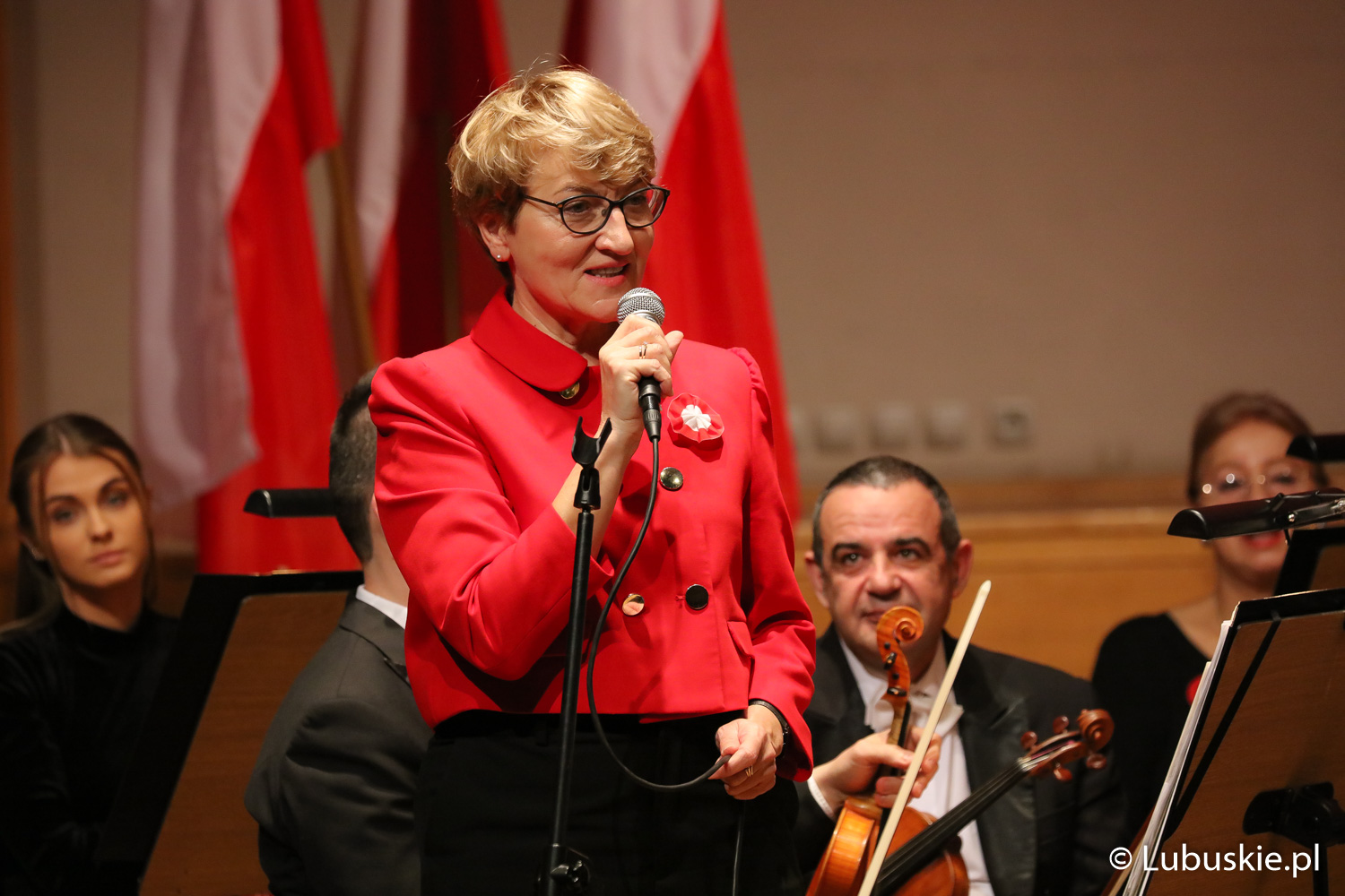 Wystąpienie Marszałek Elżbiety Anny Polak podczas Koncertu Symfonicznego dla Niepodległej, który odbył się w Filharmonii Zielonogórskiej ramach 30. edycji Festiwalu Smyczkowego Mistrzowie Polskiej Wiolinistyki.