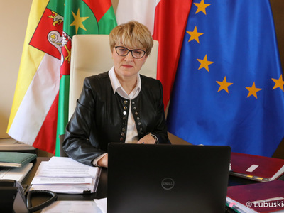 Marszałek Elżbieta Anna Polak podczas wysłuchania obywatelskiego dotyczącego zdrowia i bezpieczeństwa kobiet.