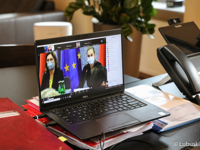 Monitor z wicemarszałek Sejmu RP Małgorzatą Kidawą-Błońską i Posłanką Barbarą Nowacką - 
uczestniczkami wysłuchania obywatelskiego dotyczącego zdrowia i bezpieczeństwa kobiet