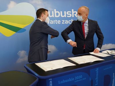 M.B.B. Logistics Sp. z o. o., której prezesem zarządu jest Gao Song, a podczas wtorkowej uroczystości reprezentowana była przez prokurenta Wojciecha Łukasiewicza – otrzymała na projekt „Wdrożenie wyników prac B+R w postaci innowacyjnych modeli realizacji zleceń oraz technologii w celu zwiększenia wydajności, szybkości realizacji i redukcji wykorzystywanych zasobów, a także aktywizacji sprzedaży” dofinansowanie w kwocie 3 438 139,95 zł. 