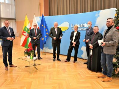 Uczestnicy spotkania opłatkowego w Urzędzie Marszałkowskim Województwa Lubuskiego.